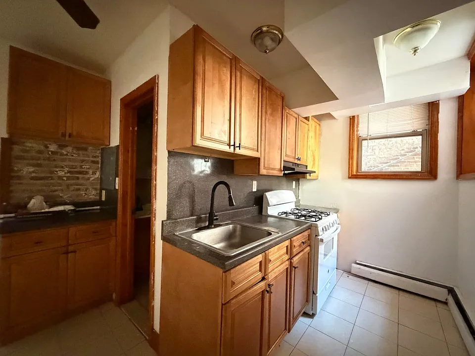 92 W 33rd St #2