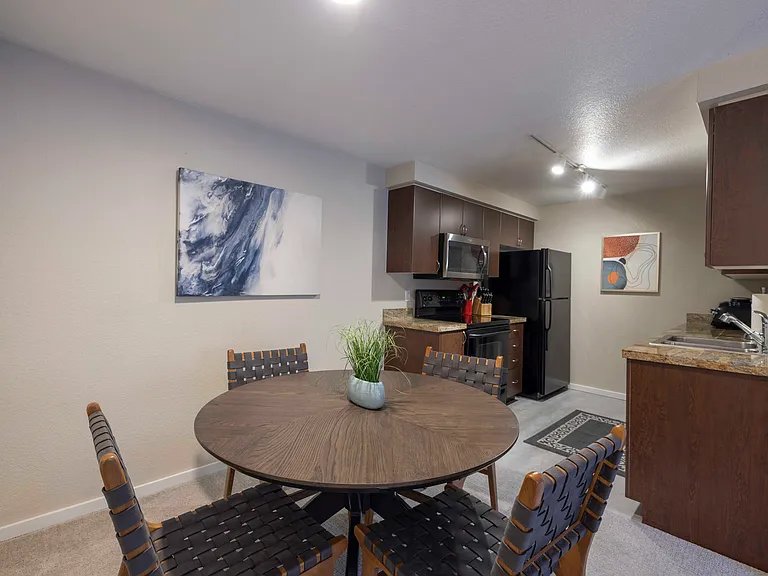 224 9th St #G303 — Photo 8