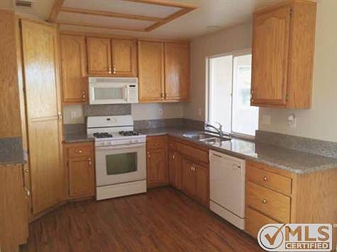 4th image of 15388 Palm St