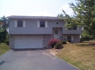 3906 Colonial Dr E, Valparaiso, IN 46383