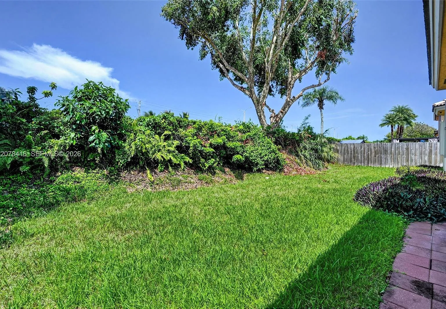 Palm Isle Estates — Photo 3