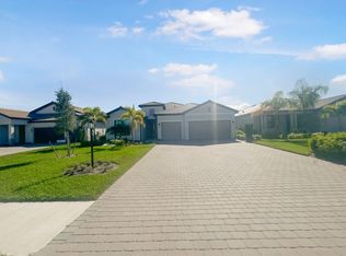 19421 Hinkley Dr, Estero, FL 33928