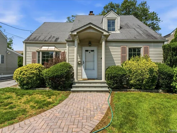 194 Lincoln Place, Eastchester, NY 10709