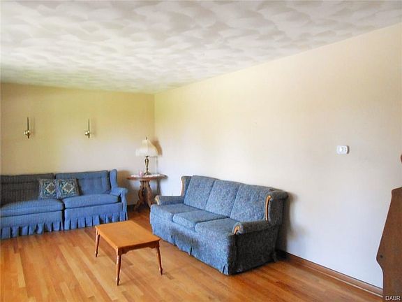 3rd image of 1290 Highland Dr