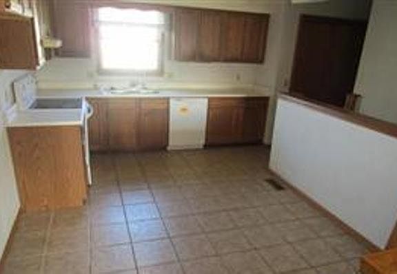 4th image of 4205 Bordeaux Dr #A