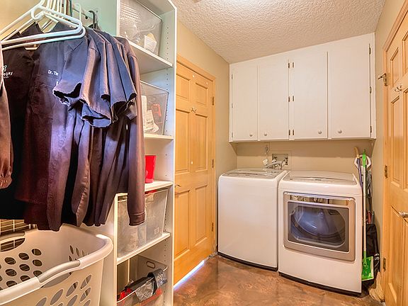 3rd image of 525 Whitecap Cove Ct