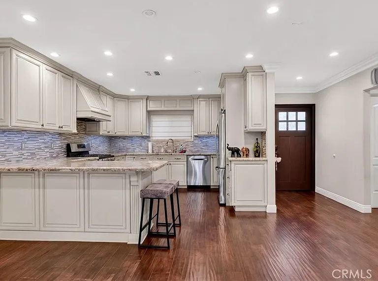 10855 Oro Vista Ave — Photo 7