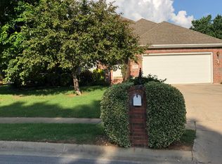 3016 N Dorchester Dr, Fayetteville, AR 72703