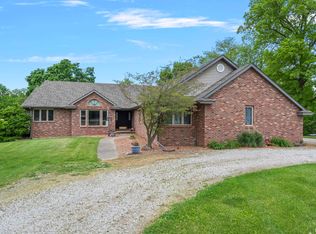 17269 Woodland Lakes Dr, Petersburg, IL 62675