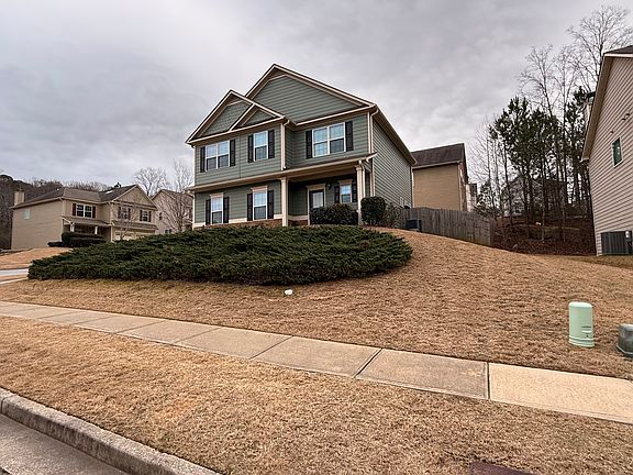 3rd image of 817 Pine Ln