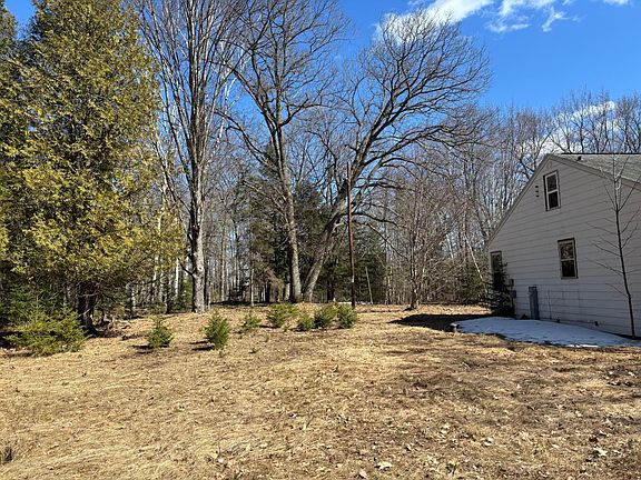 3rd image of 2846 Crescent Rd