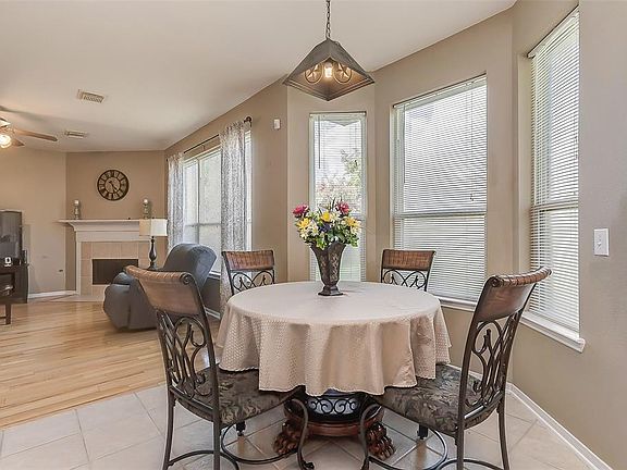 4th image of 2709 Sunshade Ct
