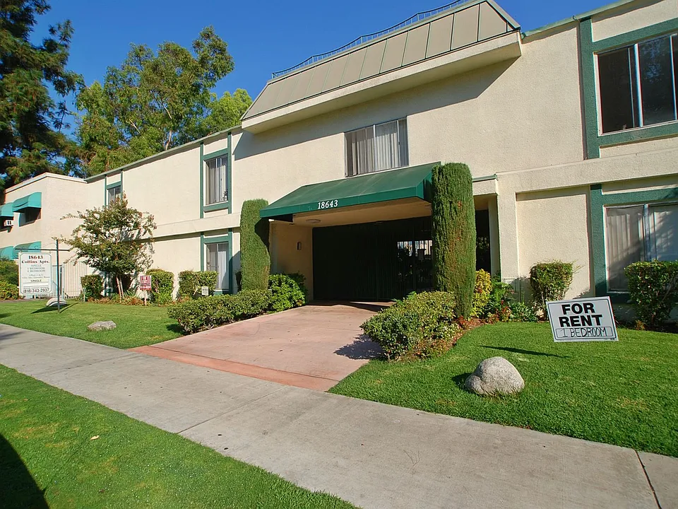 Collins Apts..Gorgeous Newly Remodeled Spacious Units Available..Great Location!