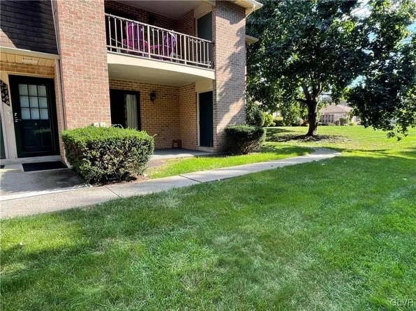 2766 Rolling Green Pl, Macungie, PA 18062