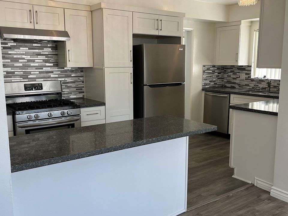 1st image of 432 Palm Dr APT 1