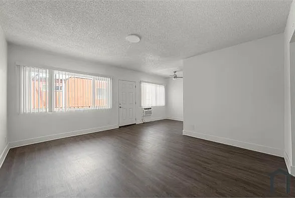 14626 Blythe St #10 — Photo 7