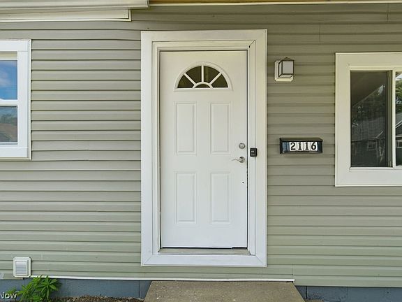 4th image of 2116 25th St NE