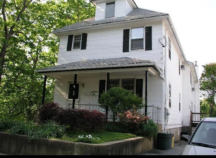 1st image of 90 Moffett St