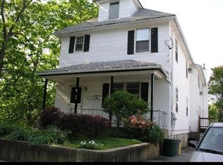 90 Moffett St, Oyster Bay, NY 11771