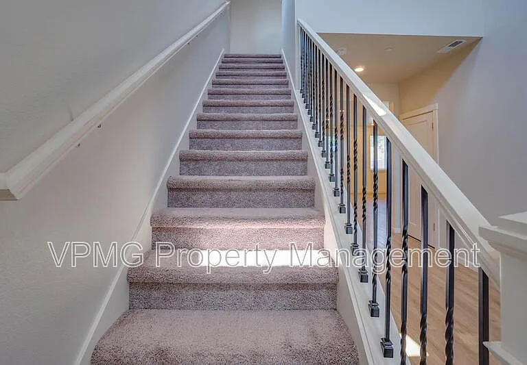 6301 N 89th Ave — Photo 22
