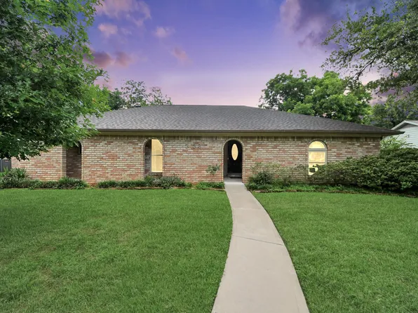 333 W Castle Harbour Dr, Friendswood, TX 77546