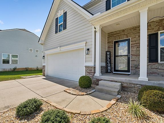 3rd image of 2852 Bluestem Ln