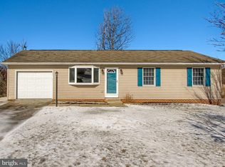 190 Franklin Square Dr, Dallastown, PA 17313