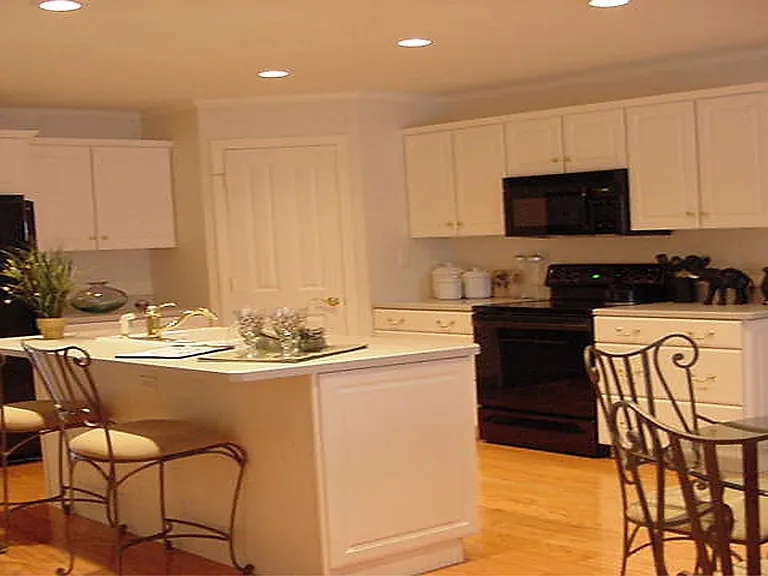 30 Glen Dr #4 — Photo 4