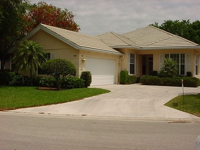 1st image of 185 NW Bentley Cir