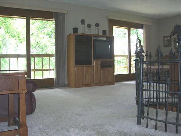 3rd image of 927 Santee Dr