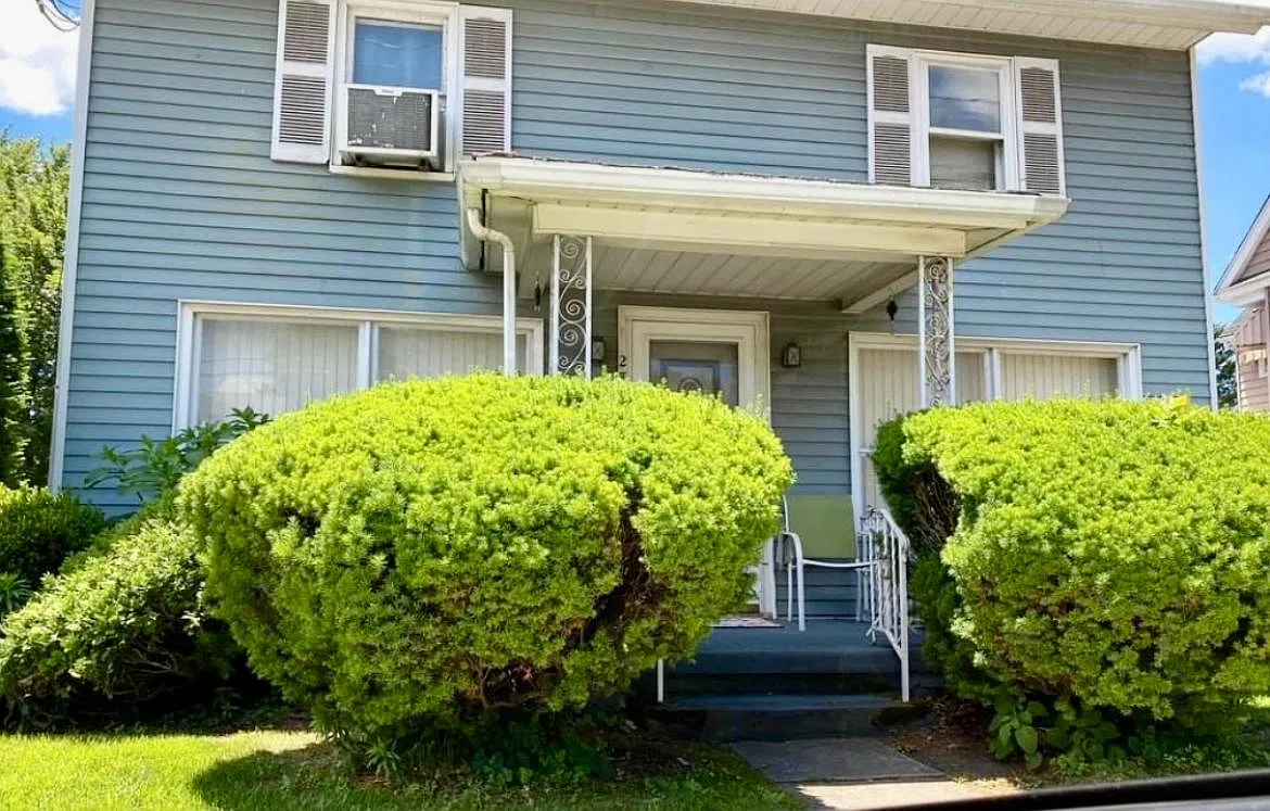 2 bed, 2742 sqft, $1,200 — Photo 1