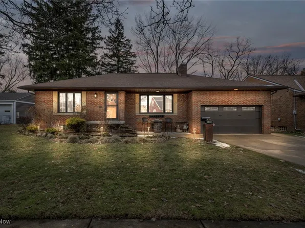 5914 Chestnut Hills Dr, Parma, OH 44129