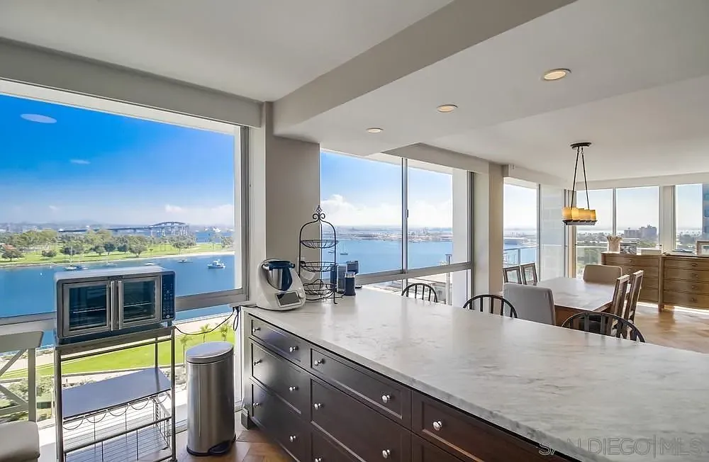2 bed, 2.0 bath, 1267 sqft, $7,300 — Photo 2