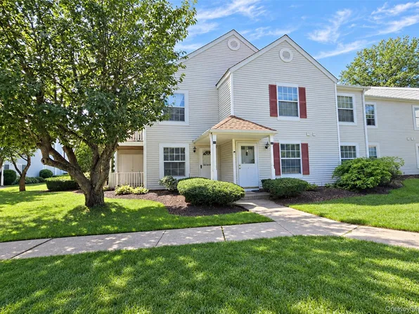 273 Fairview Circle, Middle Island, NY 11953