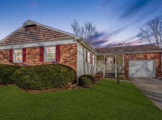 1104 Hollycrest Dr, Champaign, IL 61821