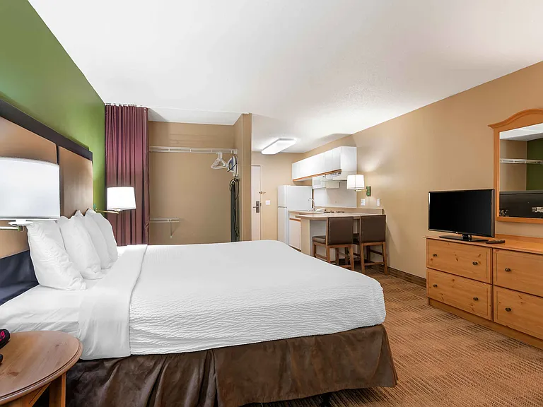 1 Bedroom Suite - 1 King Bed