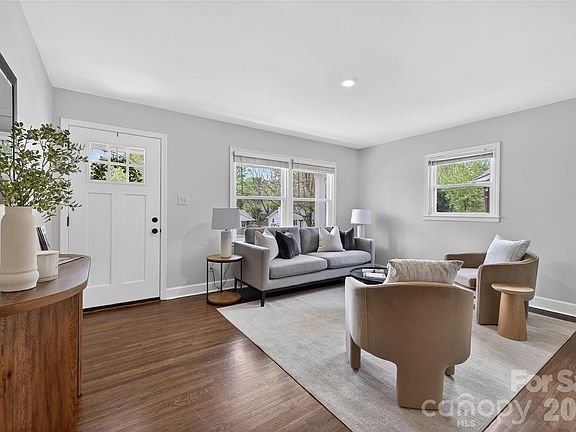 3rd image of 1521 Starbrook Dr