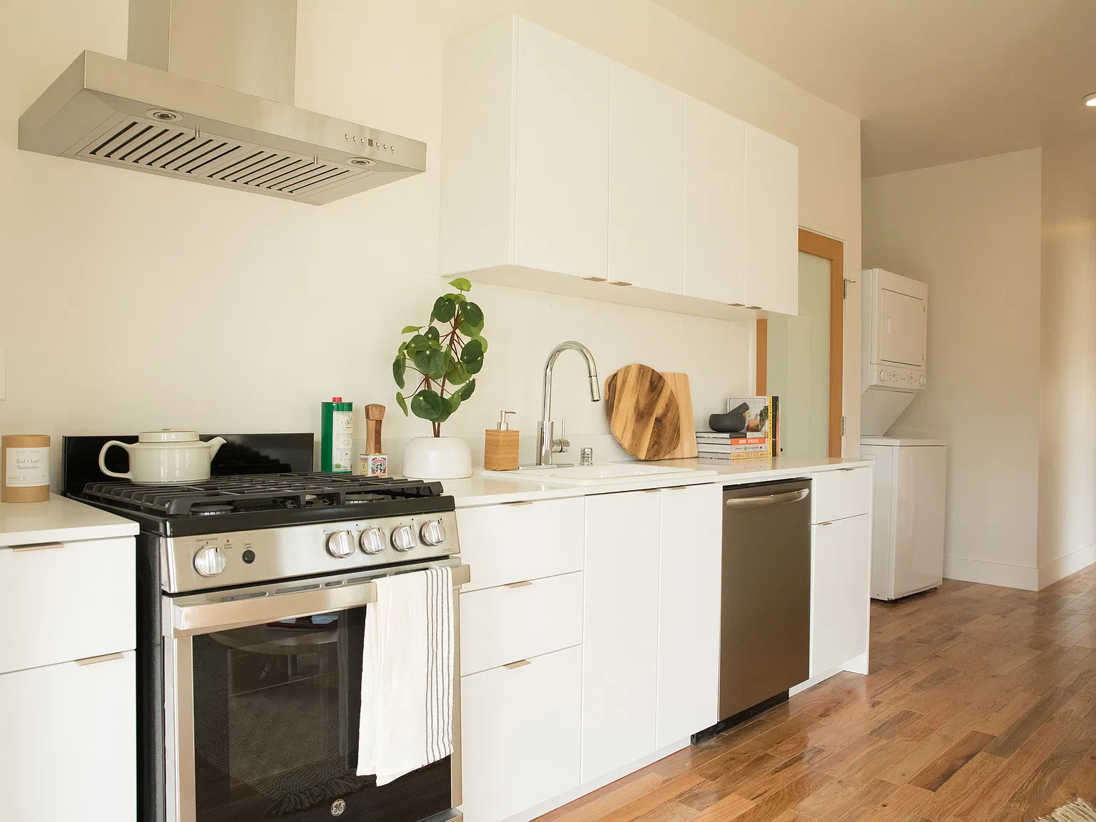 4 bed, 1123 sqft, $3,195 — Photo 3