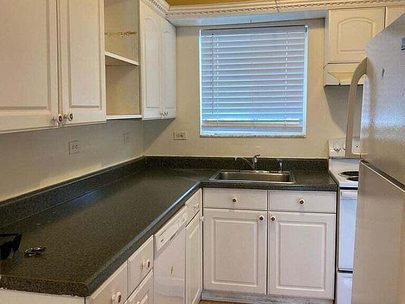 3rd image of 6028 Forest Hill Boulevard #201