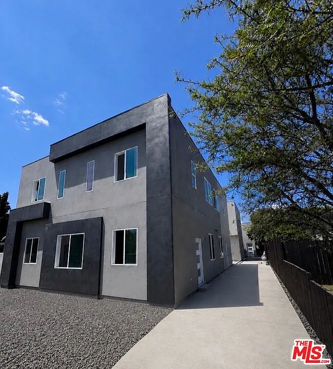 11225 Tiara St — Photo 2