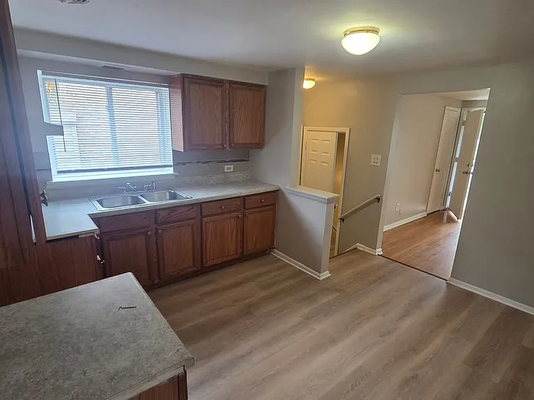 10306 S Corliss Ave — Photo 10
