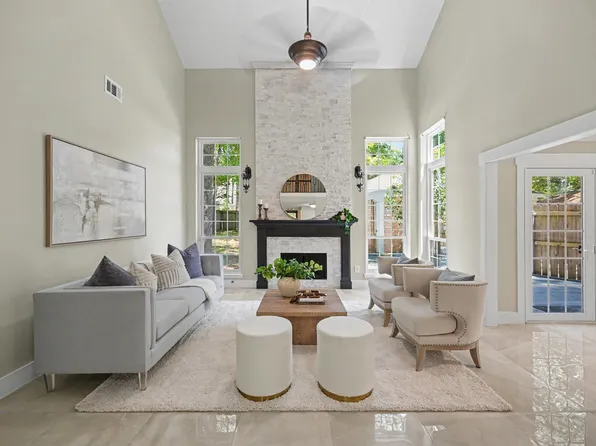 98 Breezy Point Pl, Spring, TX 77381