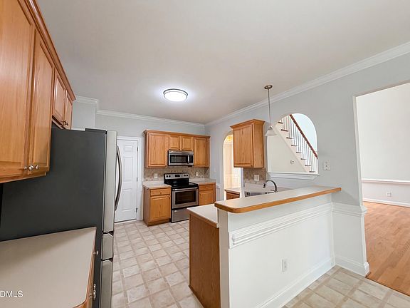 3rd image of 192 Helena Ln