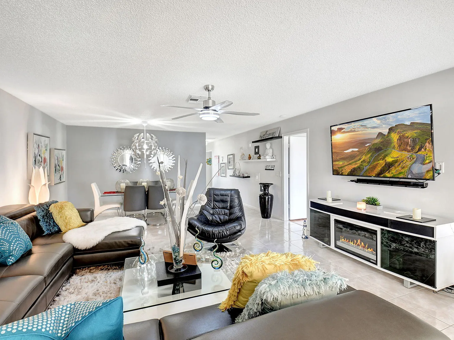 2 bed, 2.0 bath, 1335 sqft, $4,000 — Photo 3