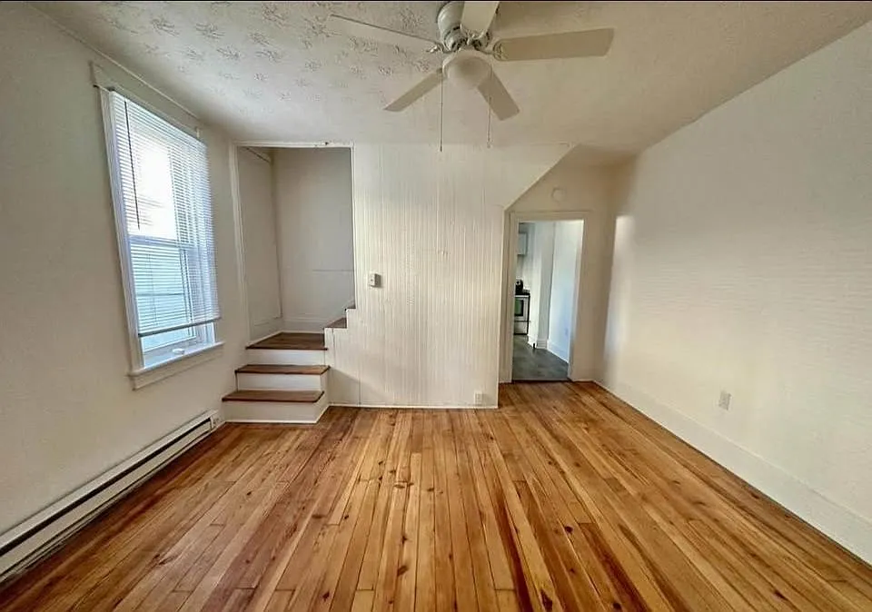 3 bed, 1.0 bath, 1500 sqft, $950 — Photo 2