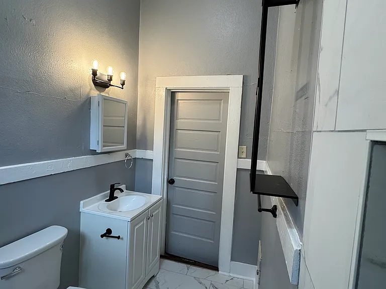 2221 N Prieur St — Photo 34
