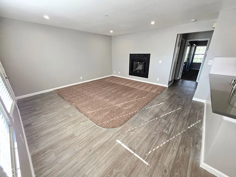 2411 Mission Ave — Photo 14