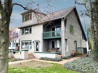 2515 Lakeshore Dr, Saint Joseph, MI 49085