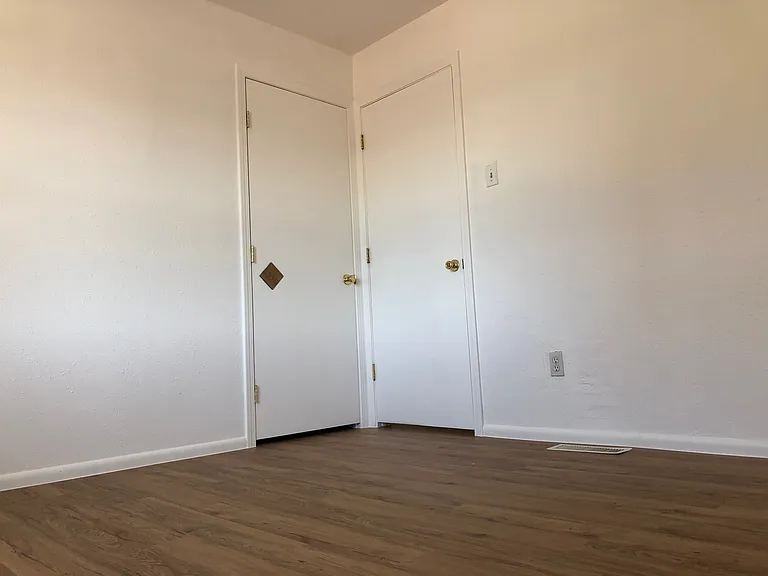 Updated 2 Bed / 1 Bath w/ Large, Flexible Floor Plan — Photo 30