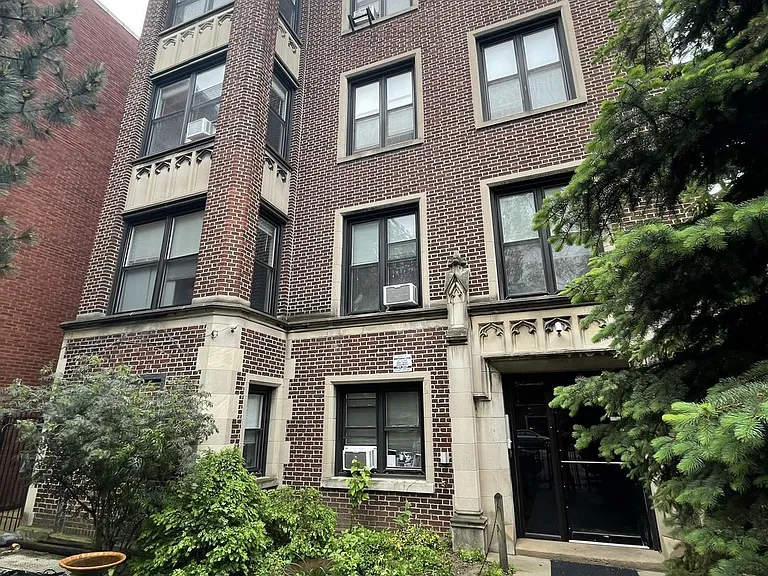4450 N Ashland Ave — Photo 1